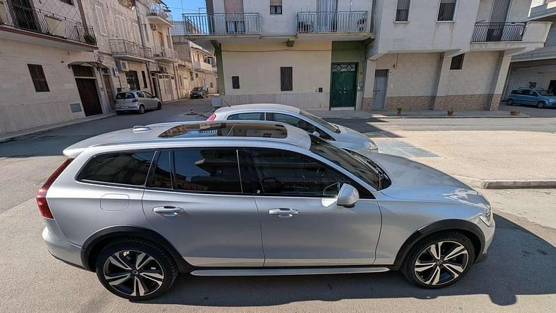 Usata Volvo V60 CC Business Edition 197 CV (144 kW) 2021 Argento Station wagon