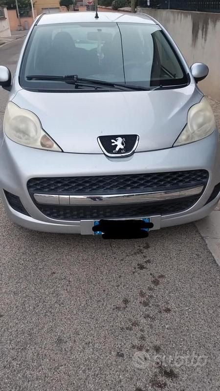 Usata Peugeot 107 68 CV (50 kW) 2012 Grigio Utilitaria
