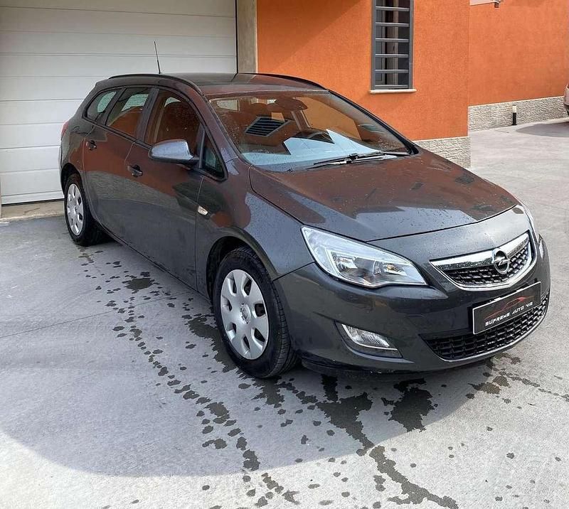 Usata Opel Astra Cosmo 110 CV (80 kW) 2011 Other Station wagon