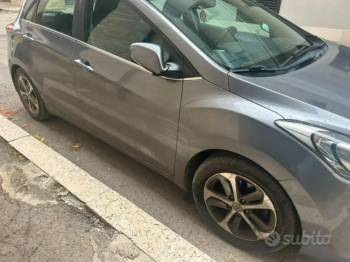 Usata Hyundai i30 128 CV (94 kW) 2015 Grigio Utilitaria