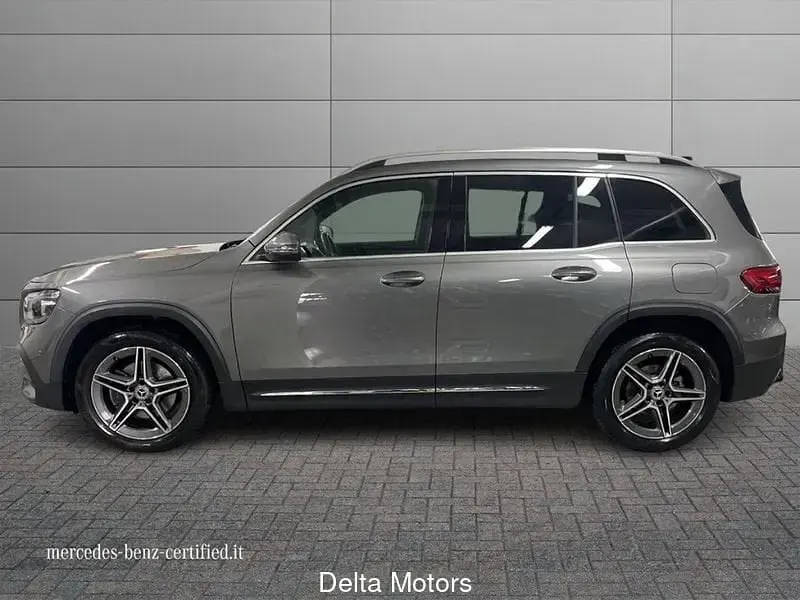 Usata Mercedes GLB200 Premium 150 CV (110 kW) 2023 Grigio montagna SUV