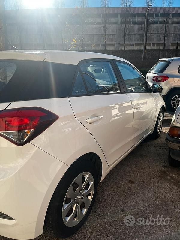Usata Hyundai i20 85 CV (62 kW) 2015 Berlina