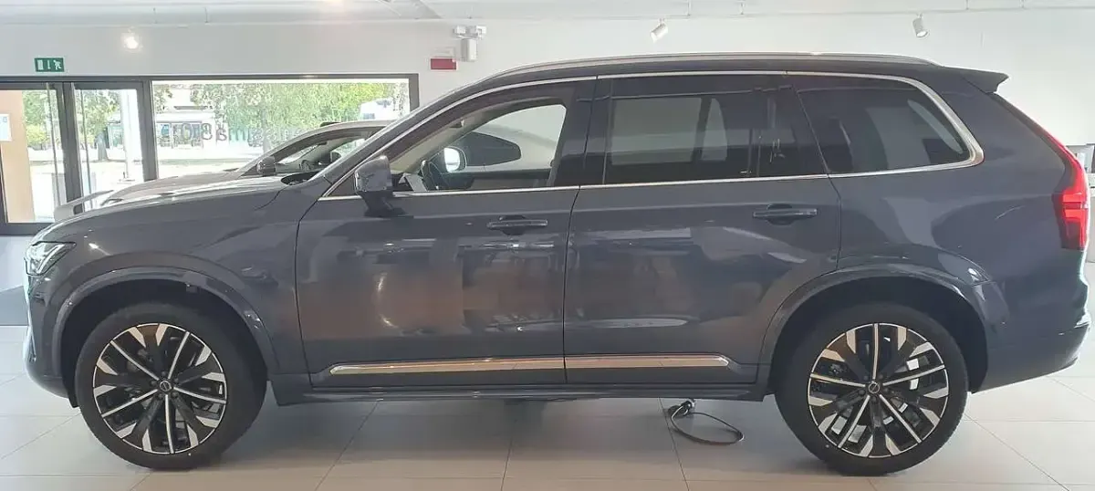 Nuova Volvo XC90 Plus 250 CV (183 kW) 2026 Denim blue SUV