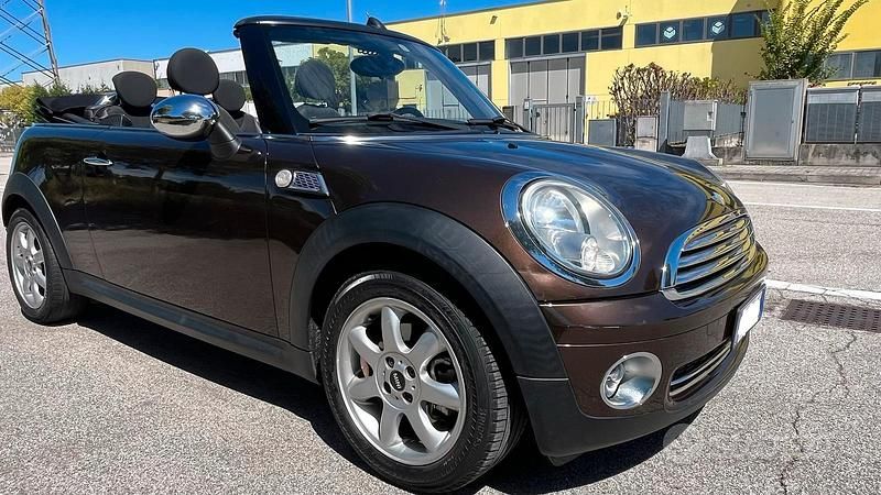 Usata Mini One Cabriolet 98 CV (72 kW) 2010 Marrone Cabrio