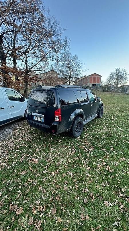Nero Usata 2006 Nissan Pathfinder SUV | 8500 € - Immagine 1/3