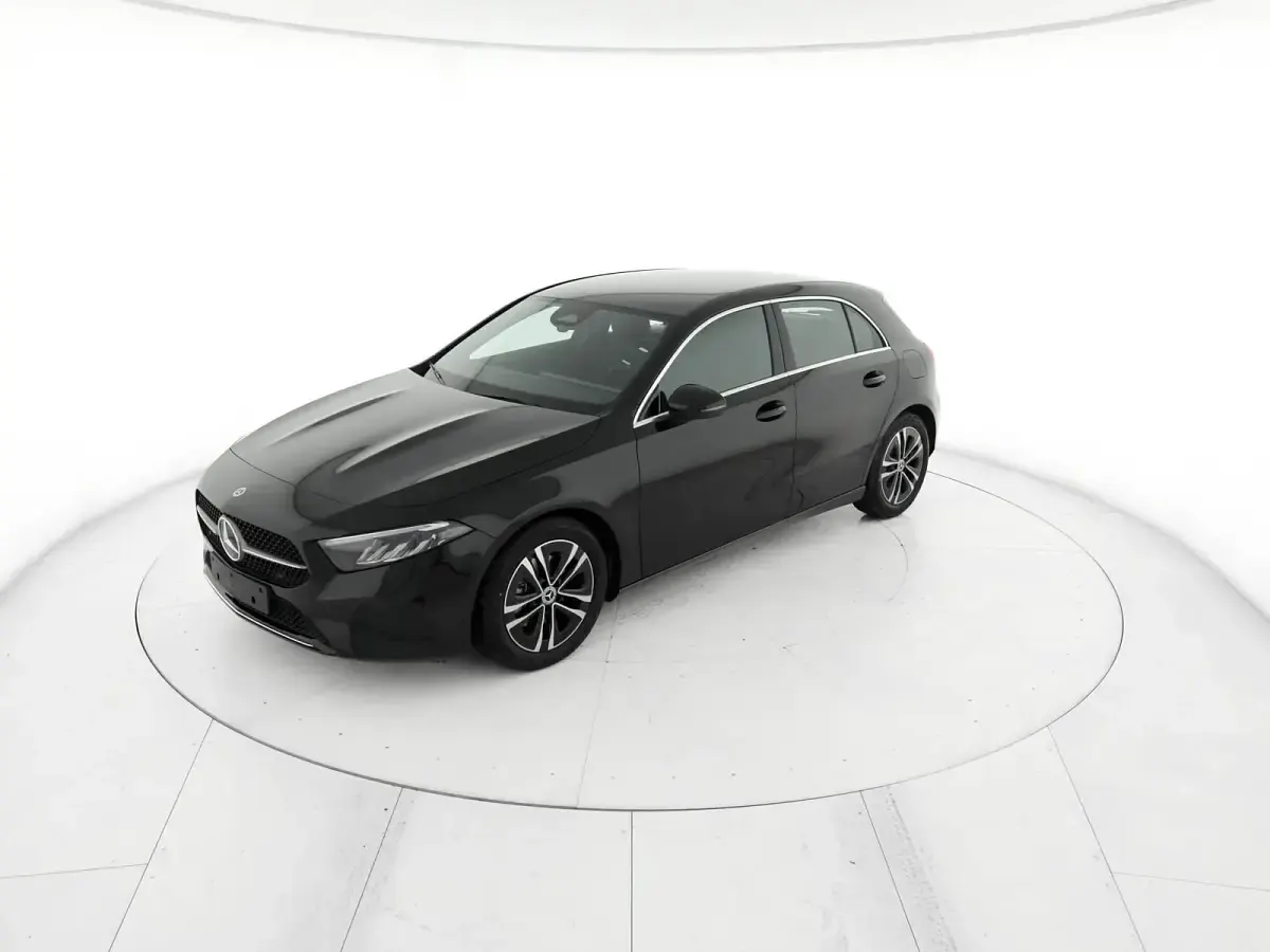 Nuova Mercedes A180 116 CV (85 kW) 2026 Nero notte