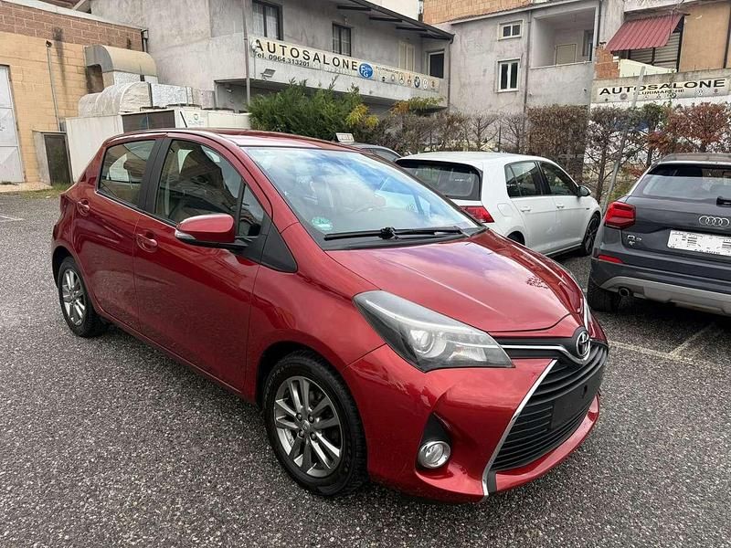 Usata Toyota Yaris Style 90 CV (66 kW) 2014 Amaranto Berlina