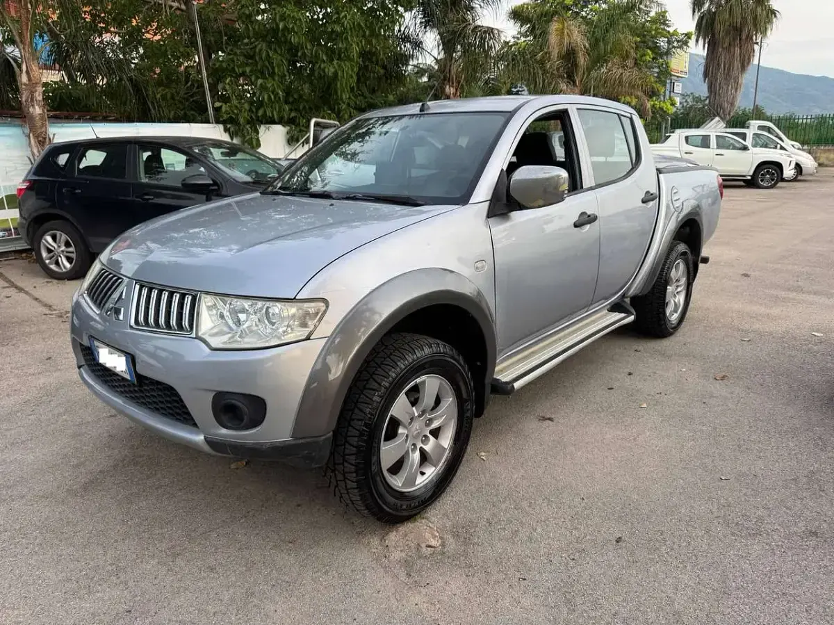 Usata Mitsubishi L200 Intense 136 CV (100 kW) 2014 Argento Pick-up
