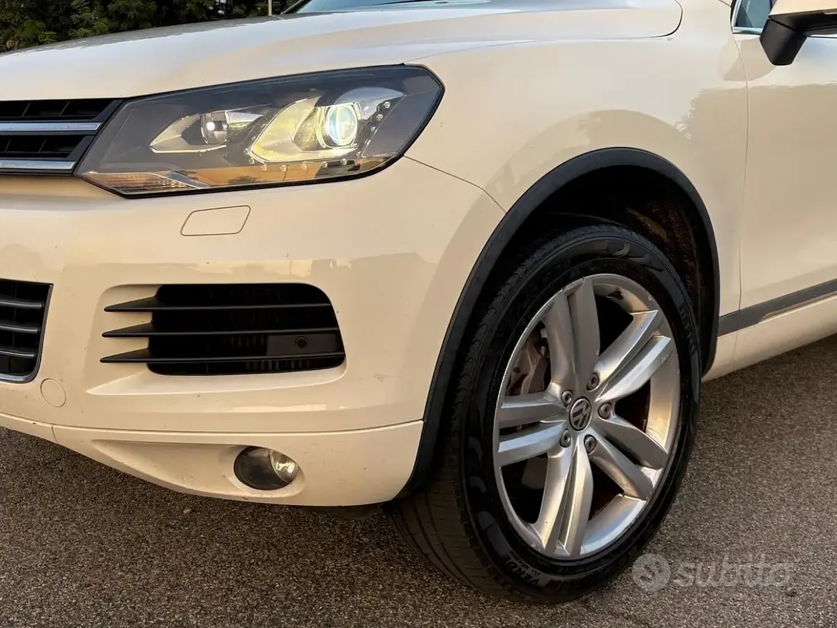 Usata VW Touareg Executive 240 CV (176 kW) 2011 Bianco SUV