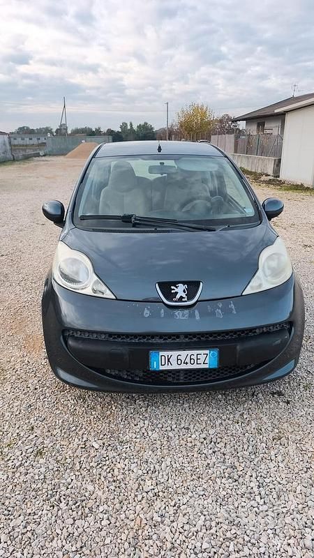 Usata Peugeot 107 68 CV (50 kW) 2007 Grigio Utilitaria