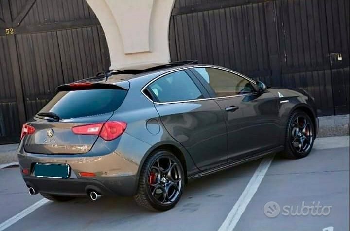 Usata Alfa Romeo Giulietta Quadrifoglio 241 CV (177 kW) 2016 Grigio Berlina