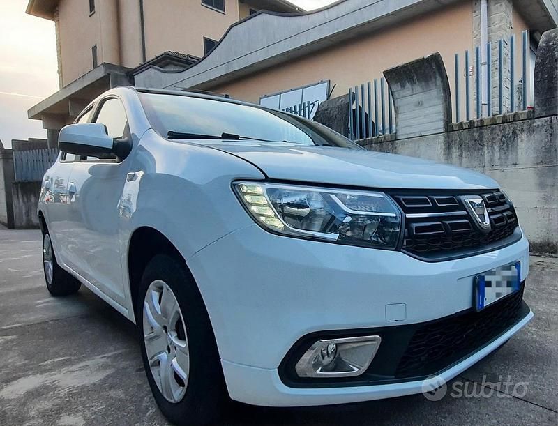 Bianco Usata 2018 Dacia Sandero Tre volumi | 8500 € (Buon prezzo) - Immagine 1/4