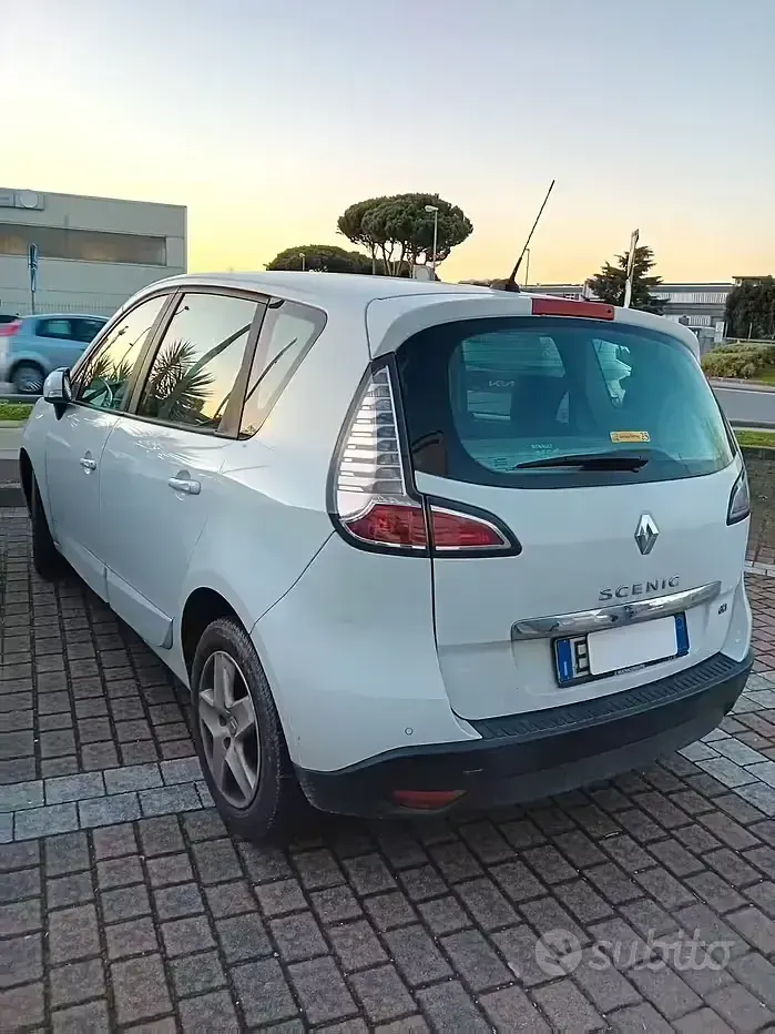 Usata Renault Scénic III XMOD 110 CV (80 kW) 2012 Bianco Monovolume