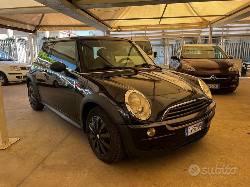 Begagnad Mini One D 75 HK (55 kW) 2005 Svart Halvkombi
