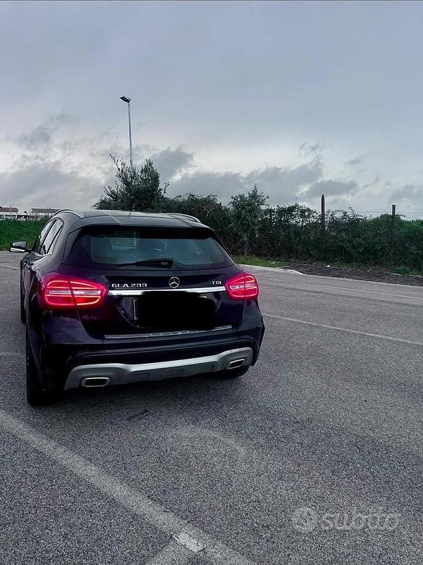 Usata Mercedes GLA200 Executive 136 CV (100 kW) 2014 Nero SUV