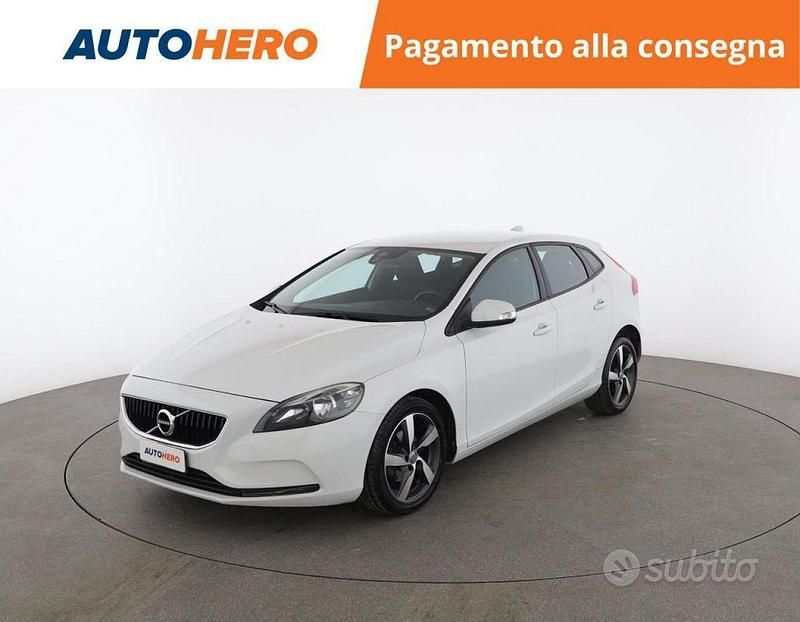 Bianco Usata 2017 Volvo V40 Kinetic Tre volumi | 13.099 € (Cara) - Immagine 1/2