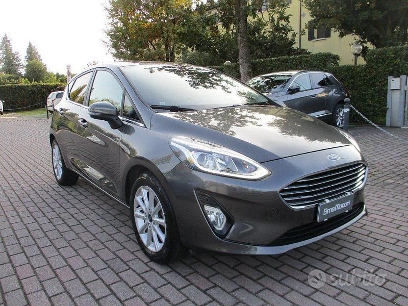 Grigio(met.) Usata 2018 Ford Fiesta Titanium Due volumi | 9900 € (Cara) - Immagine 1/4