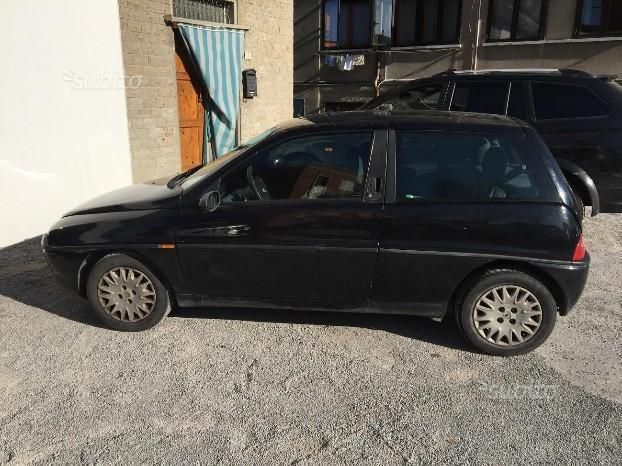 Lancia ypsilon 2002