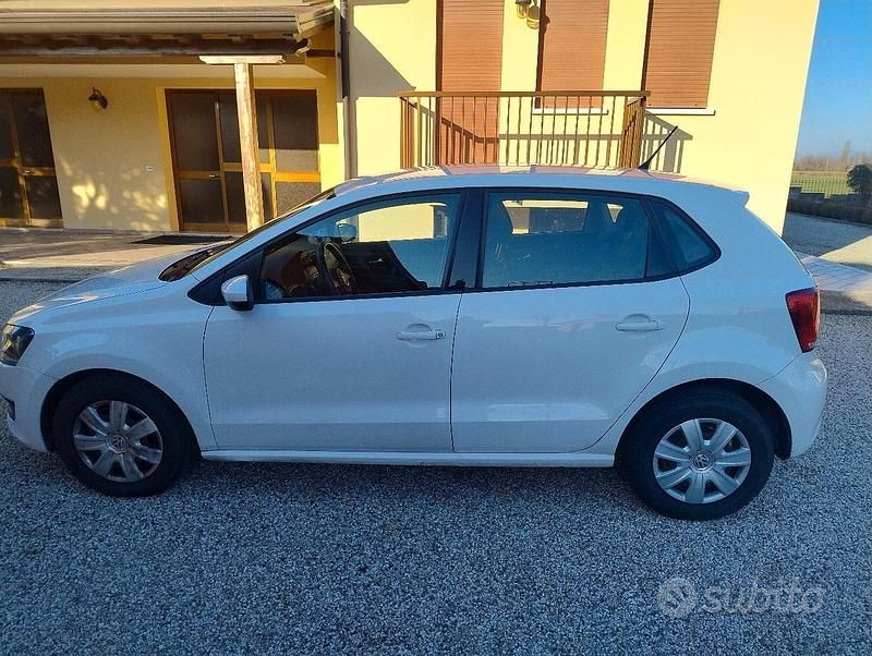 Usata VW Polo Trendline 75 CV (55 kW) 2013 Bianco Utilitaria