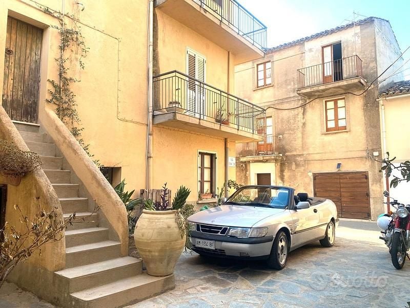 Usata Saab 900 126 CV (92 kW) 2005 Grigio Utilitaria