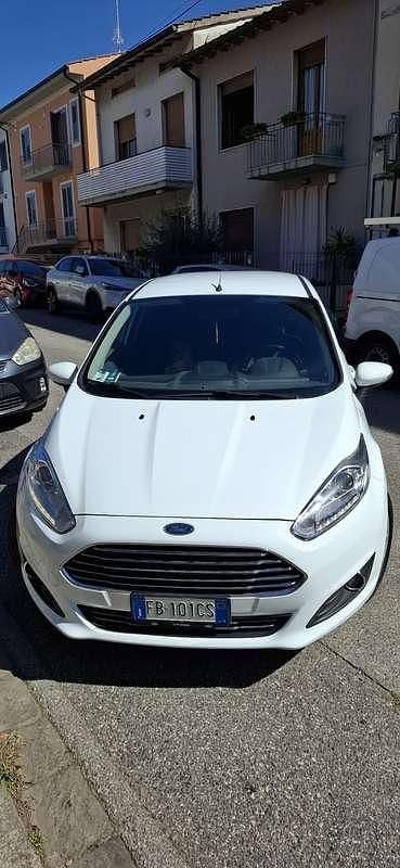 Usata Ford Fiesta 95 CV (69 kW) 2015 Berlina