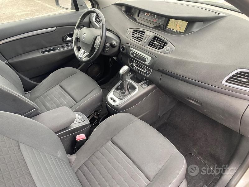 Usata Renault Scénic III XMOD 110 CV (80 kW) 2016 Grigio Monovolume