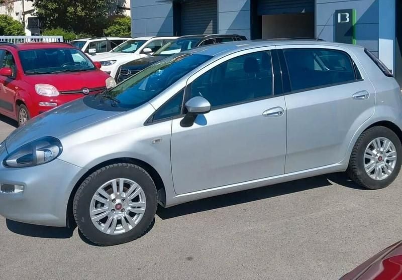 Usata Fiat Punto Lounge 85 CV (62 kW) 2015 Argento Berlina