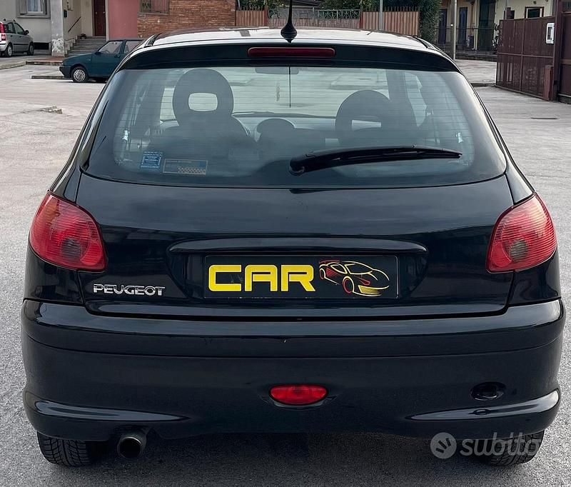Usata Peugeot 206 68 CV (50 kW) 2001 Utilitaria