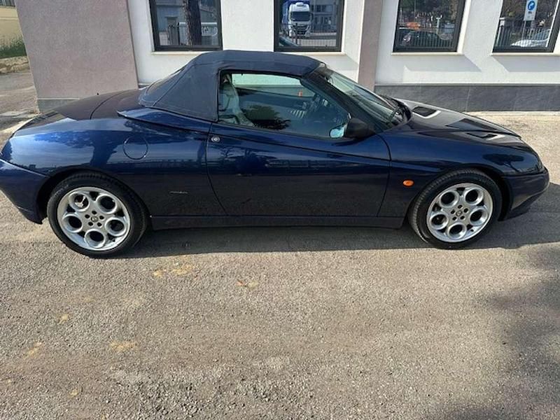 Usata Alfa Romeo Spider 117 CV (86 kW) 2000 Blu/azzurro Cabrio