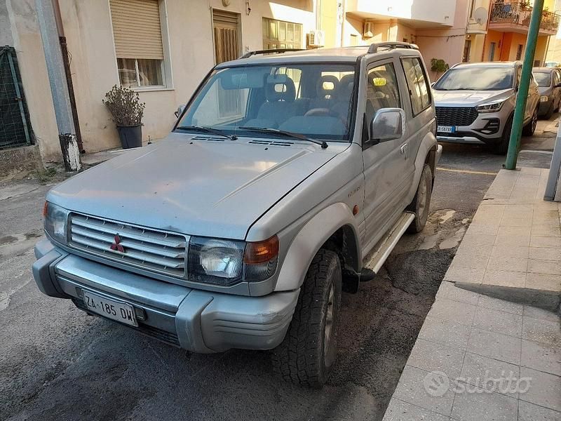 Usata Mitsubishi Pajero 84 CV (61 kW) 1997 Grigio SUV