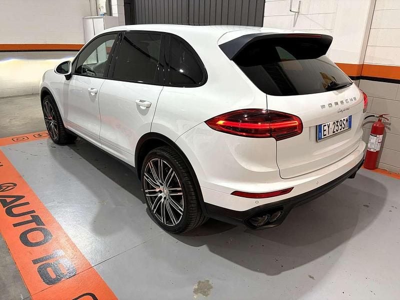 Usata Porsche Cayenne 250 CV (183 kW) 2015 Bianco gesso SUV