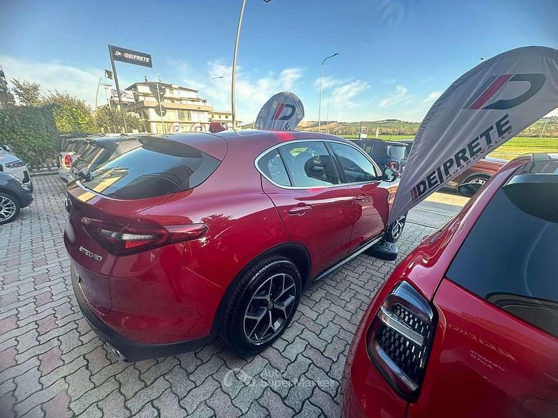 Second-hand Alfa Romeo Stelvio Executive 209 CP (153 kW) 2018 Roșu SUV