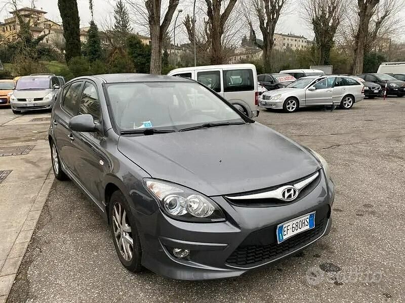 Usata Hyundai i30 Active 90 CV (66 kW) 2010 Grigio Berlina