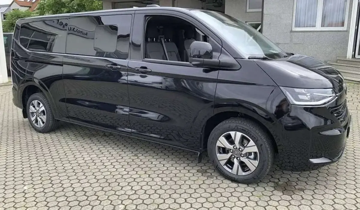 Nuova VW Caravelle 170 CV (125 kW) 2026 Nero Furgone