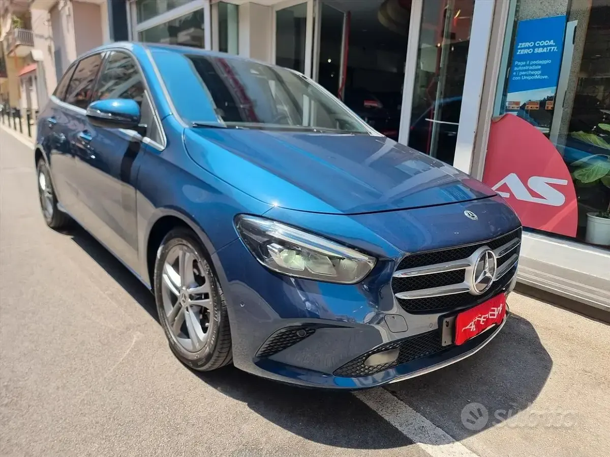Usata Mercedes B180 Premium 116 CV (85 kW) 2020 Bluazzurro Utilitaria