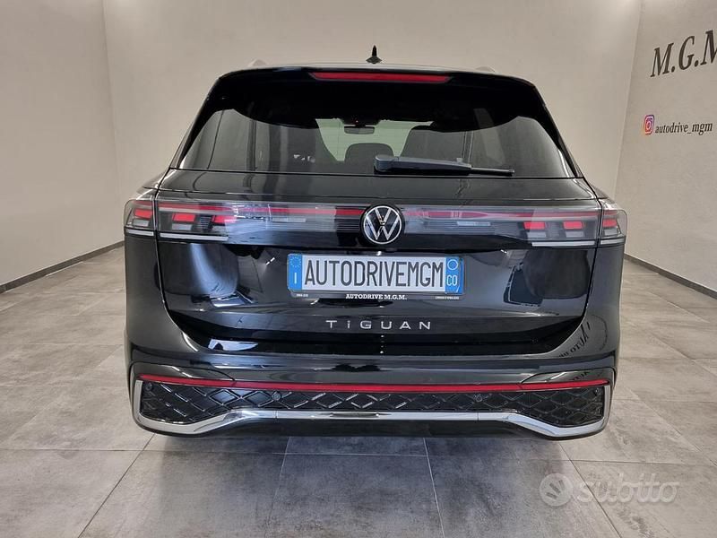 Usata VW Tiguan R-line 150 CV (110 kW) 2025 Nero SUV