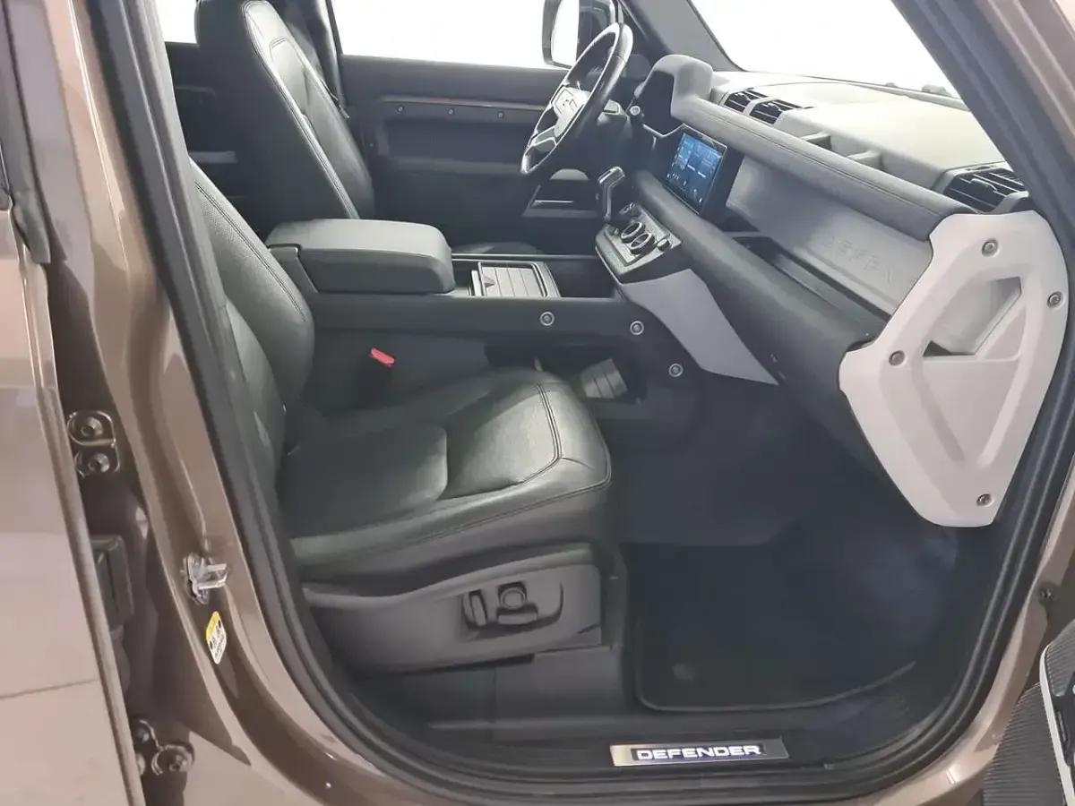Usata Land Rover Defender 400 CV (294 kW) 2022 Marrone SUV