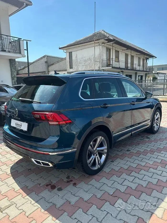 Usata VW Tiguan R-line 150 CV (110 kW) 2024 Blu SUV