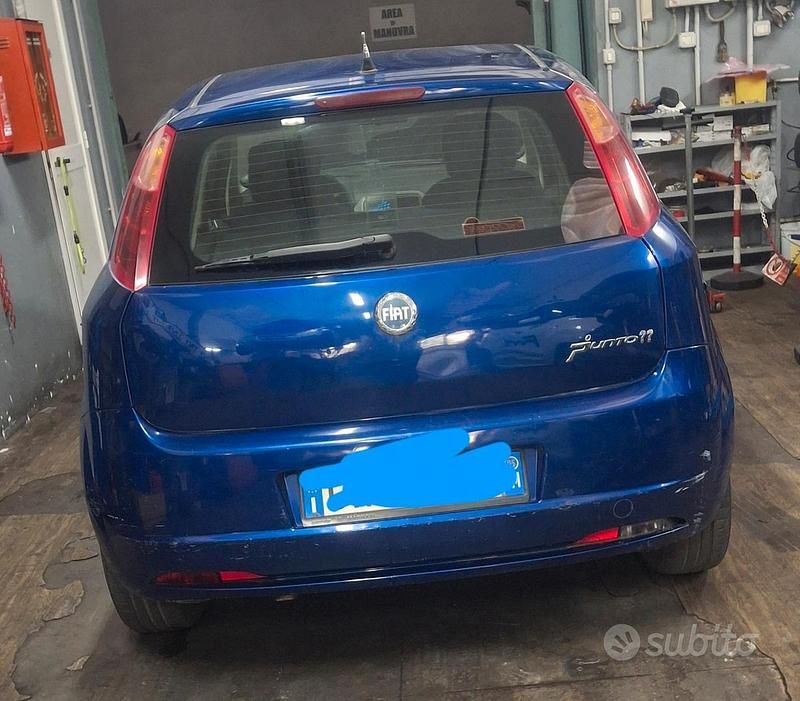 Usata Fiat Grande Punto 75 CV (55 kW) 2005 Blu Utilitaria