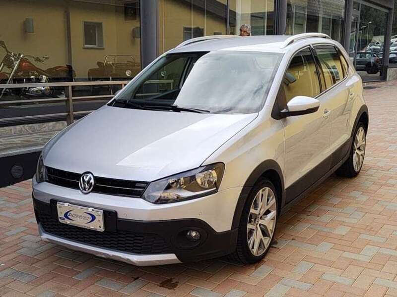 Usato 2016 VW Polo Cross 1.2 Benzin 90 CV (14.800 €)