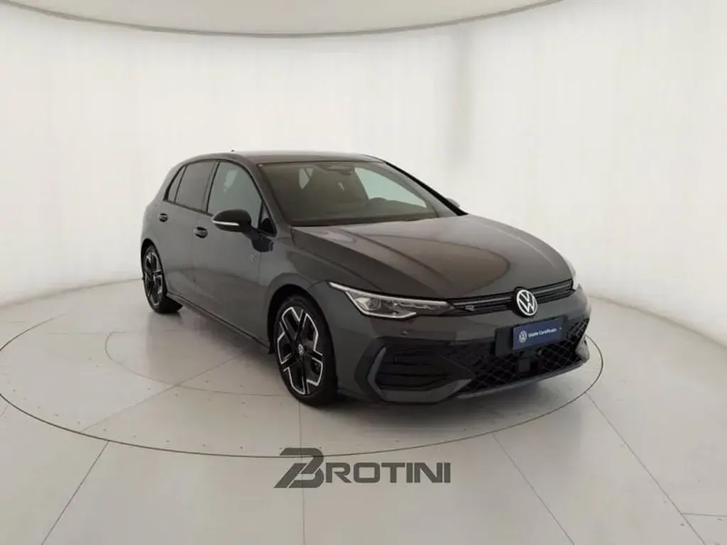 Nuova VW Golf VIII R-line Plus 116 CV (85 kW) 2026 Grigio metallizzato Berlina