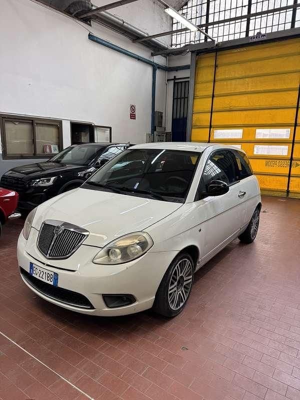 Usata Lancia Ypsilon Platinum 69 CV (50 kW) 2011 Utilitaria
