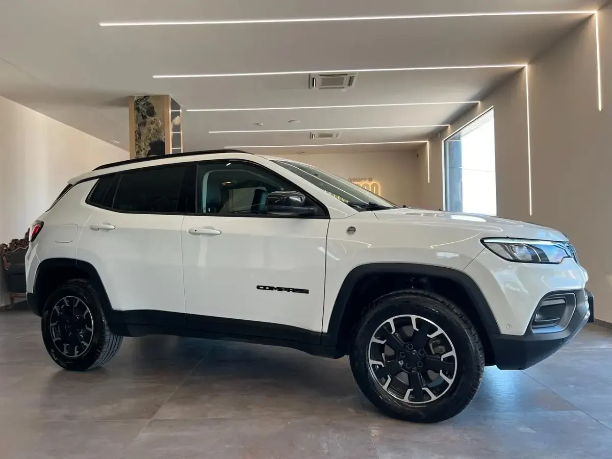 Usata Jeep Compass Trailhawk 179 CV (131 kW) 2023 Bianco SUV