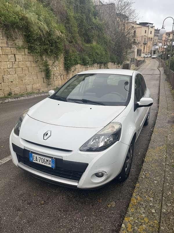 Usata Renault Clio II 75 CV (55 kW) 2010 Berlina