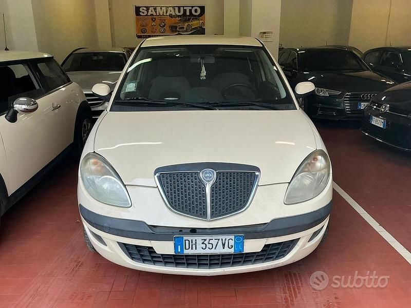 Grigio Usata 2007 Lancia Ypsilon Due volumi | 2400 € (Buon prezzo) - Immagine 1/4