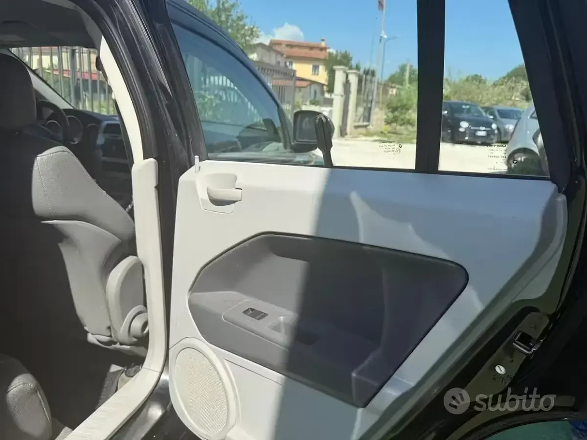 Usata Dodge Caliber 150 CV (110 kW) 2006 Nero Utilitaria