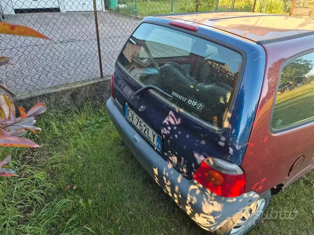 Usata Renault Twingo 54 CV (39 kW) 2006 Rosso Utilitaria