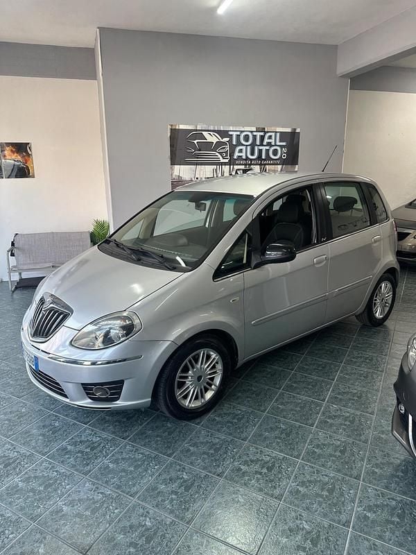 Usata Lancia Musa 95 CV (69 kW) 2012 Argento Monovolume