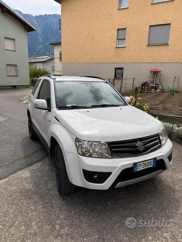 Bianco Usata 2010 Suzuki Vitara SUV | 7500 € (Buon prezzo) - Immagine 1/4