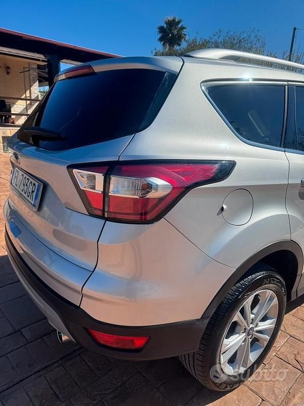 Usata Ford Kuga Titanium S 150 CV (110 kW) 2017 Grigio SUV